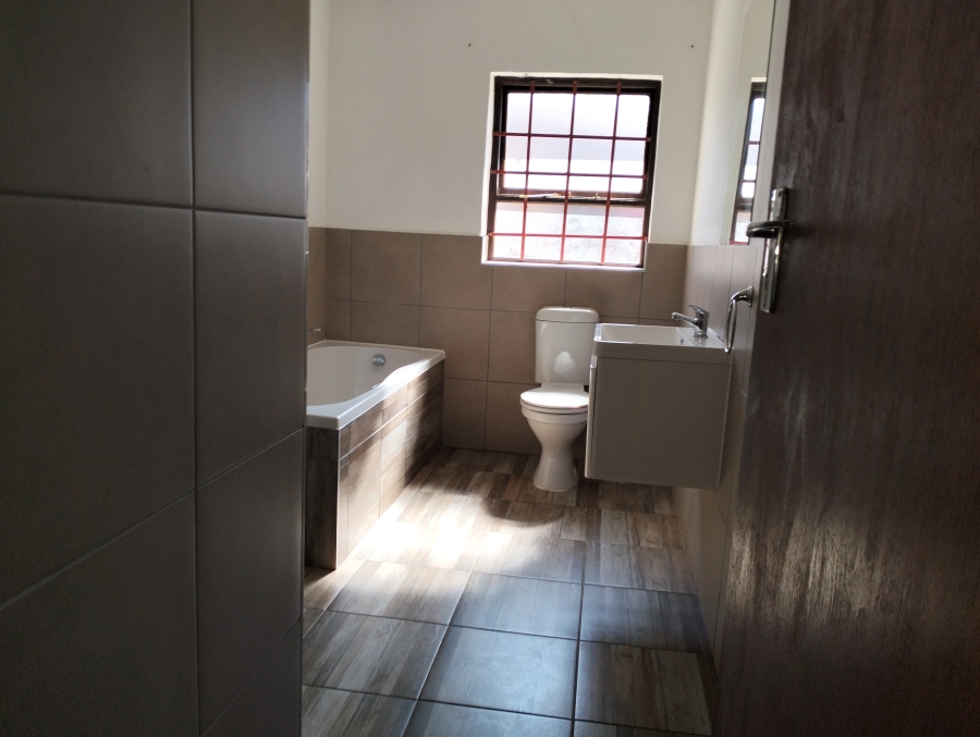To Let 4 Bedroom Property for Rent in Hankey Eastern Cape